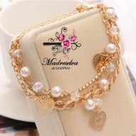 Pulsera de metal con multiples dijes 