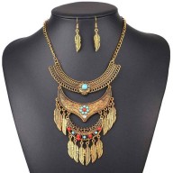 Collar Vintage con detalles de hojas 