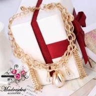 Pulsera de metal con multiples dijes 