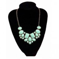 Collar con piedras verde agua