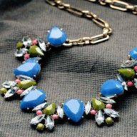 Collar dorado con piedras Turqueza y Verde