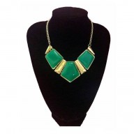 Collar V Verde
