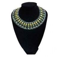 Collar Babero con tachas