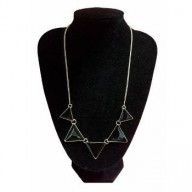 Collar Triangular Negro