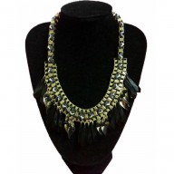 Collar moderno con toque étnico