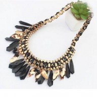 Collar moderno con toque étnico