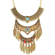 Collar Vintage con detalles de hojas 