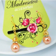 Aro dorado con piedras y perlas salmón