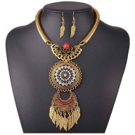 Collar Bohemio con detalles de hojas 
