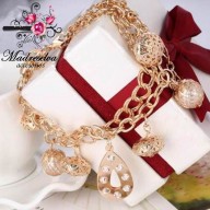 Pulsera de metal con multiples dijes 