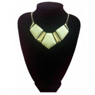Collar V marfil