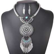 Collar Bohemio con detalles de hojas 