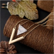 Collar V en 2 piezas con imitación marmol