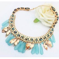 Collar moderno con toque étnico