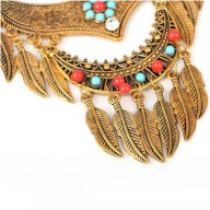 Collar Vintage con detalles de hojas 