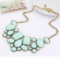 Collar con piedras verde agua