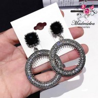 Aro Circular con strass y detalle negro