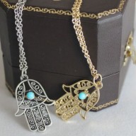 Cadenita dorada Mano de Buda