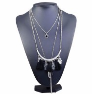 Maxi Collar Boho Con Borlas Negras